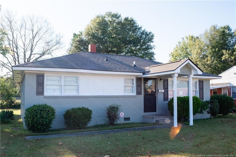 1825 Seabrook Rd, Fayetteville, NC 28301