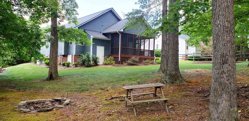 1827 Atterbury Ln, Durham, NC 27712