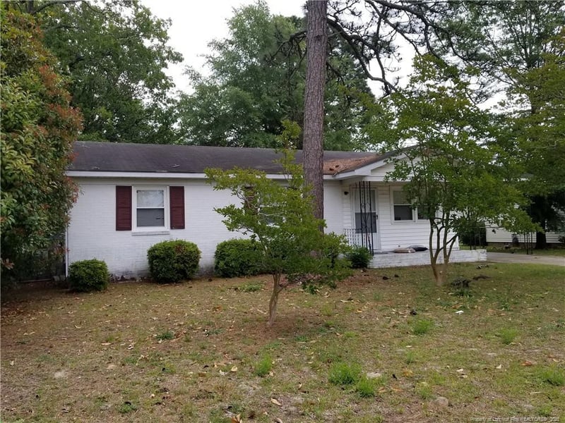 1829 Inverness Dr, Fayetteville, NC 28304