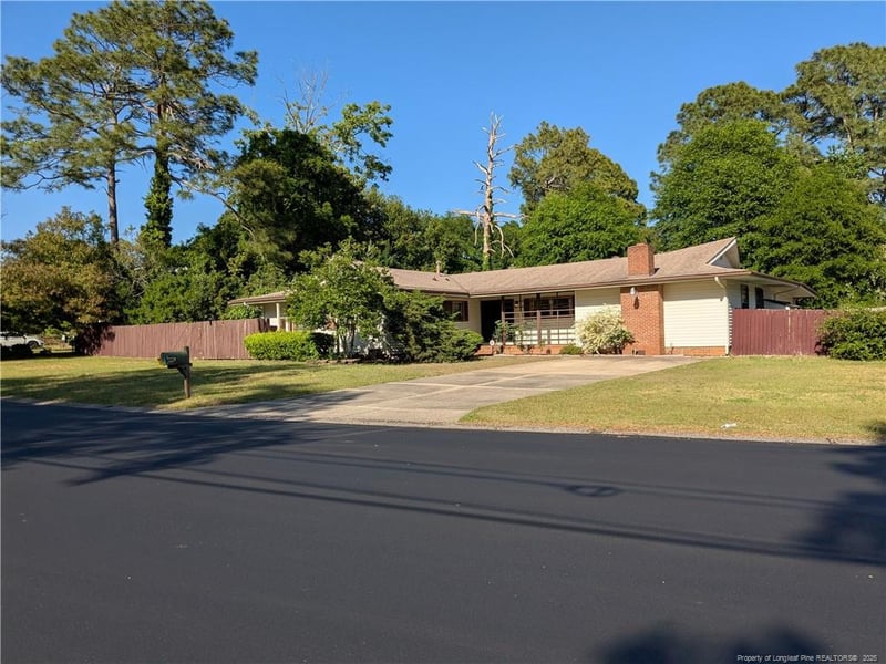1829 Martindale Dr, Fayetteville, NC 28304