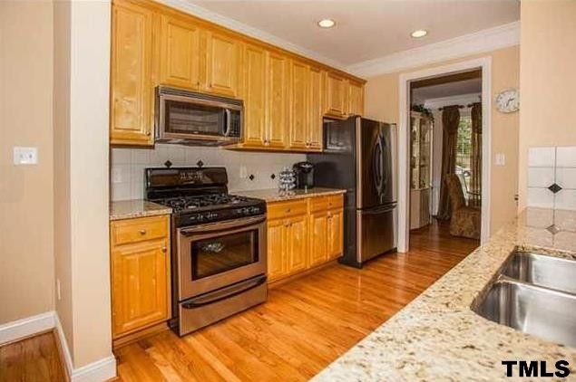183 Hocutt Farm Dr, Clayton, NC 27527