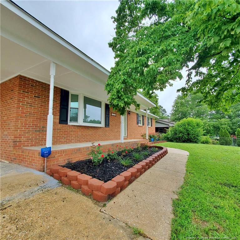 1830 Ashton Rd, Fayetteville, NC 28304
