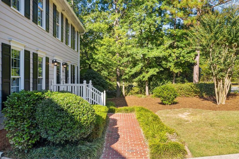 1830 Chedworth Ct, Chapel Hill, NC 27517