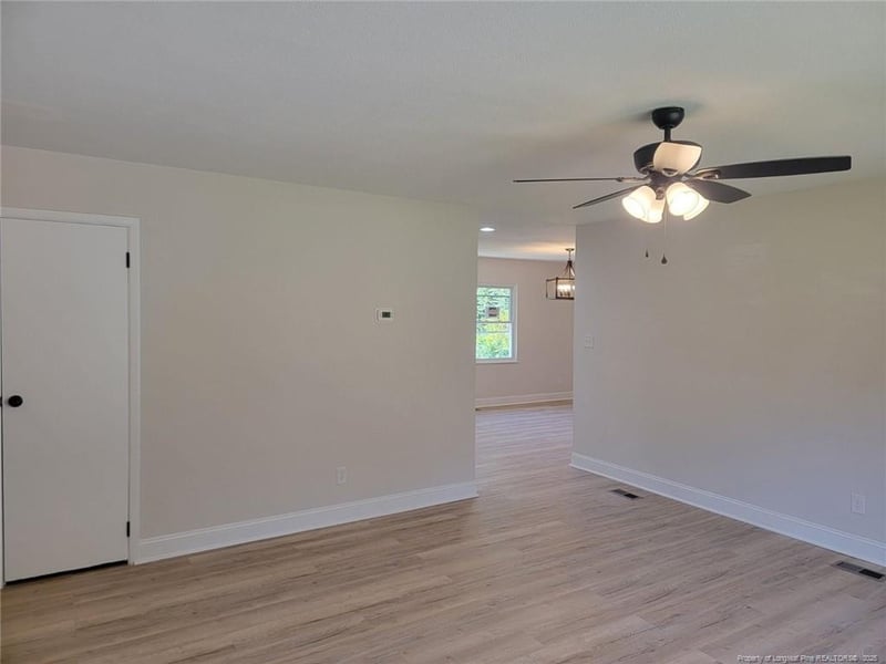 1830 Glenwick Dr, Fayetteville, NC 28304