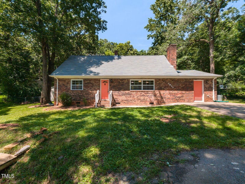 1831 Washington Dr, Hillsborough, NC 27278