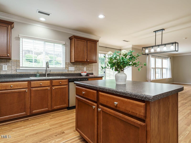 1833 Creek Oak Cir, Fuquay Varina, NC 27526