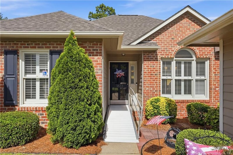 1833 Stetson Ln, Fayetteville, NC 28304