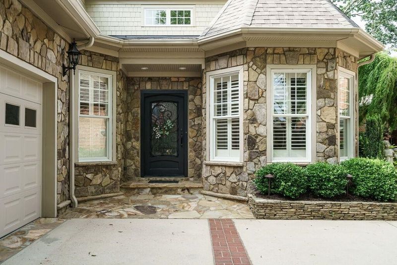 1833 Torrington St, Raleigh, NC 27615