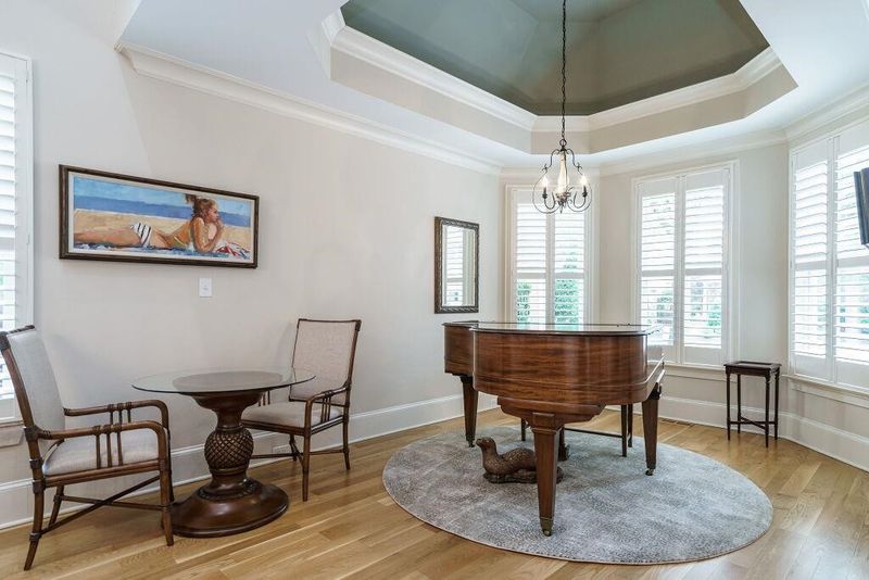 1833 Torrington St, Raleigh, NC 27615