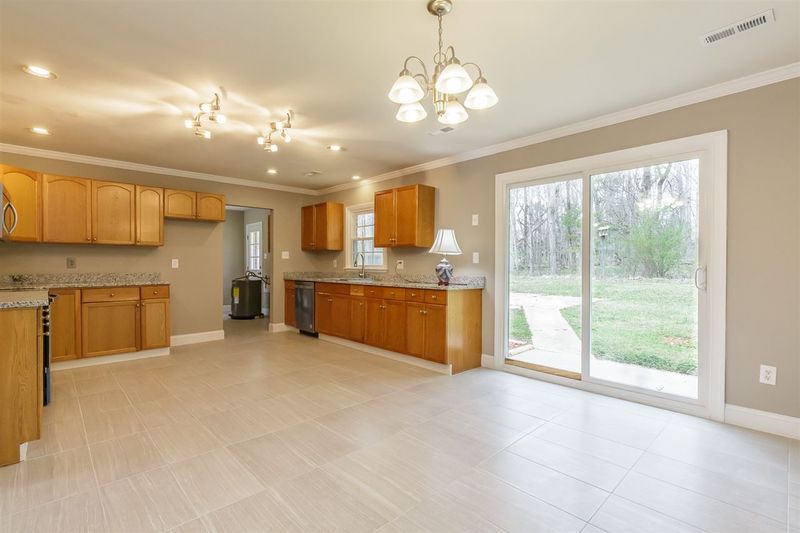 1833 Washington Dr, Hillsborough, NC 27278