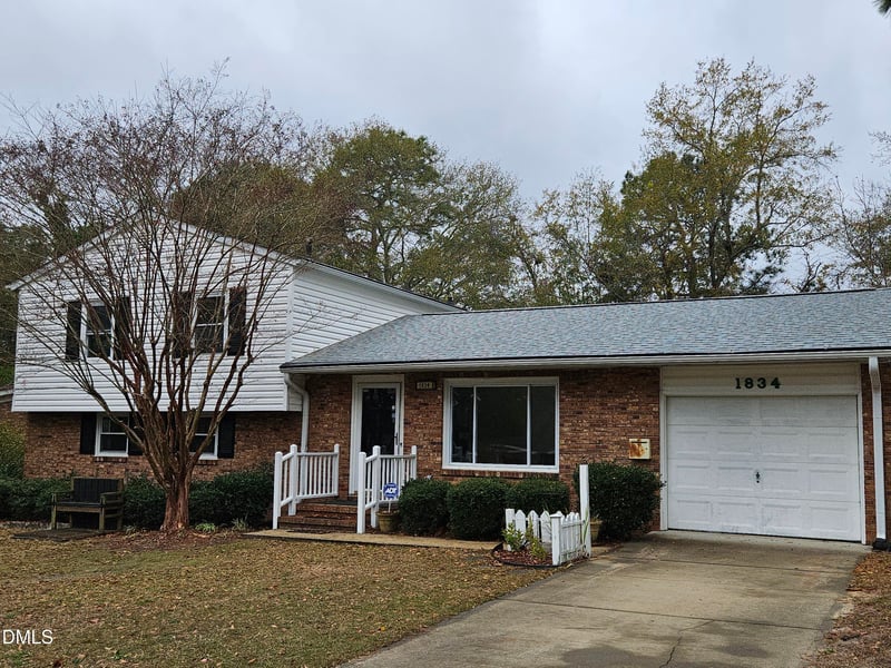 1834 Wendover Dr, Fayetteville, NC 28304