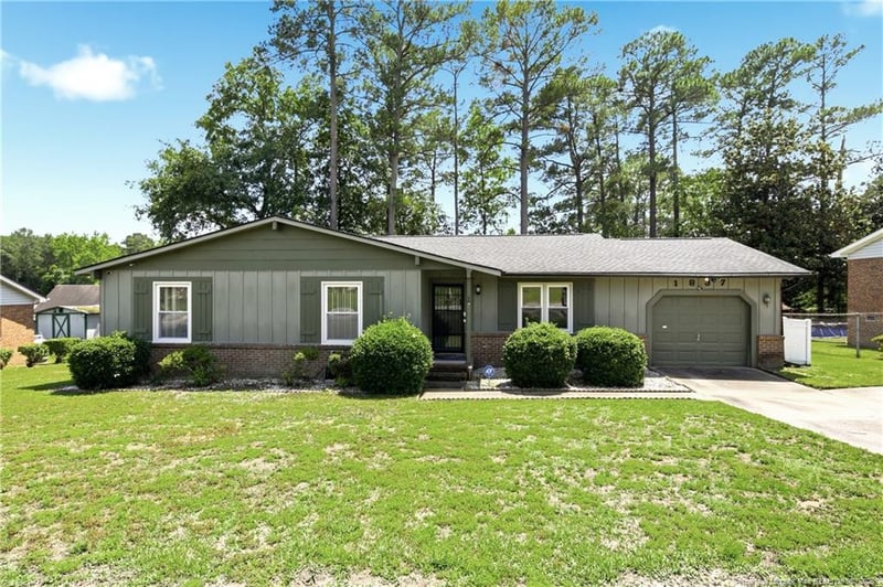 1837 Eichelberger Dr, Fayetteville, NC 28303