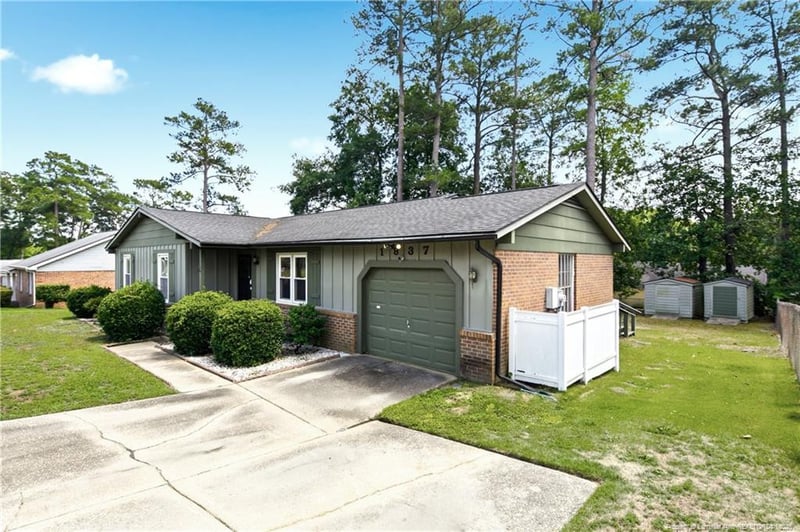 1837 Eichelberger Dr, Fayetteville, NC 28303