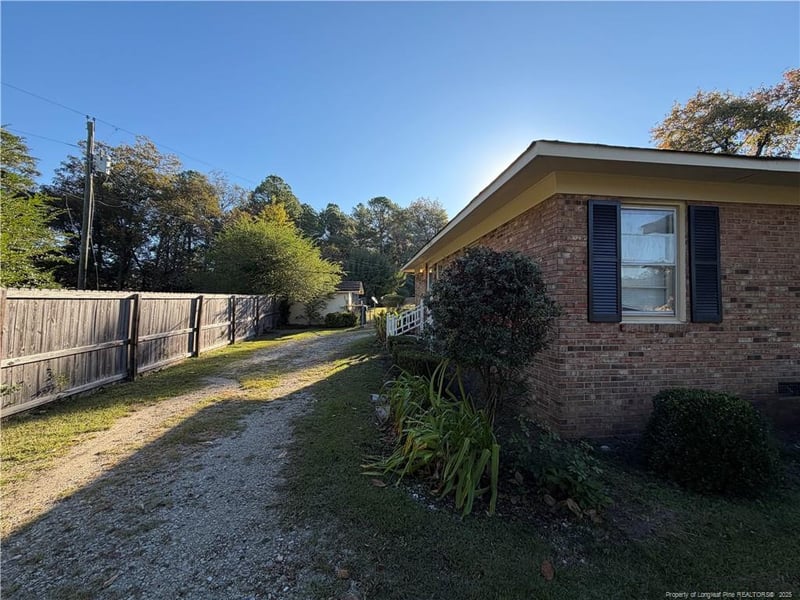 1837 Rim Rd, Fayetteville, NC 28314