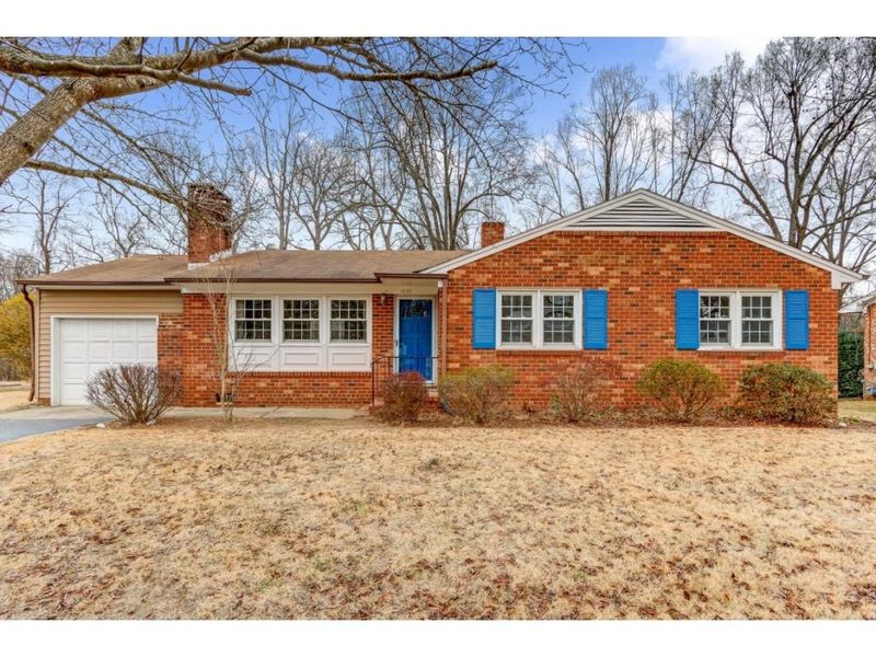 1839 Robin Hood Dr, Burlington, NC 27217