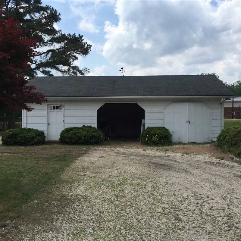 184 S Railroad St, Coats, NC 27521