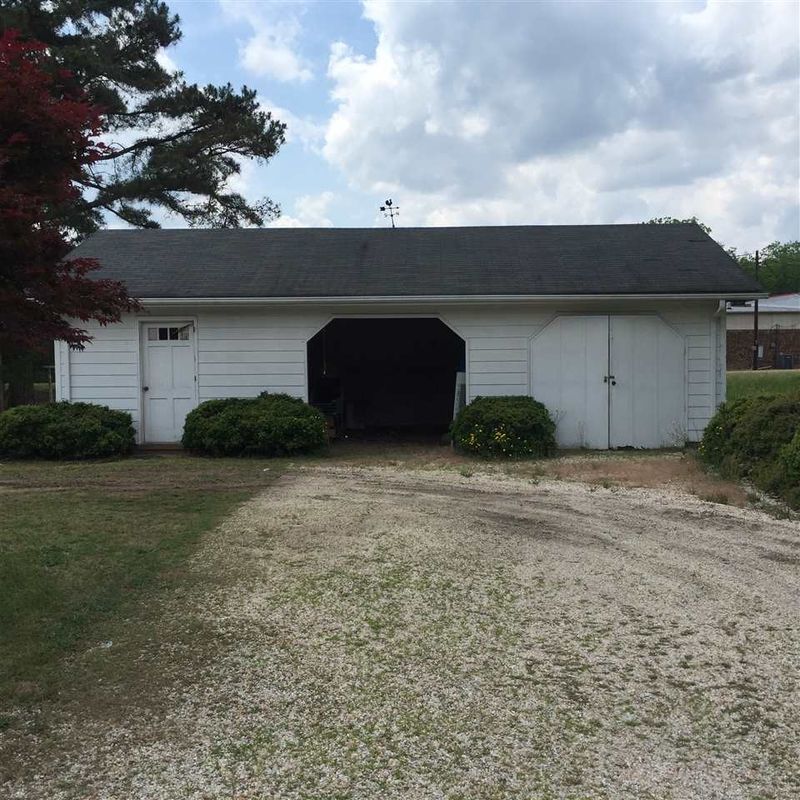 184 S Railroad St, Coats, NC 27521