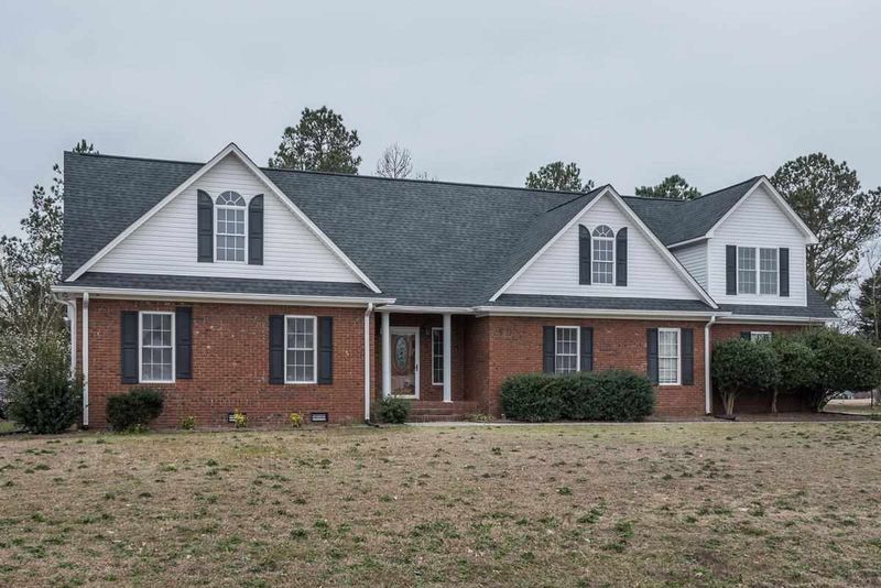 184 Stonehenge Dr, Dunn, NC 28334