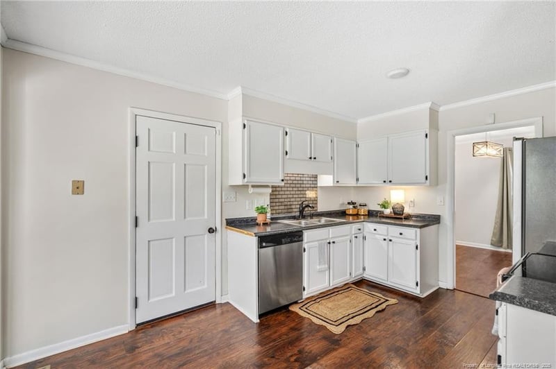 1842 Rivergate Rd, Fayetteville, NC 28304