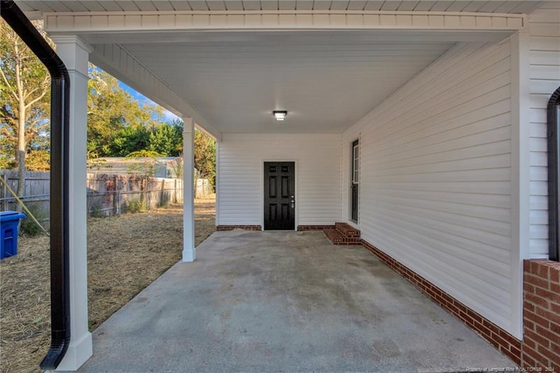 1847 Strickland Bridge Rd, Fayetteville, NC 28304