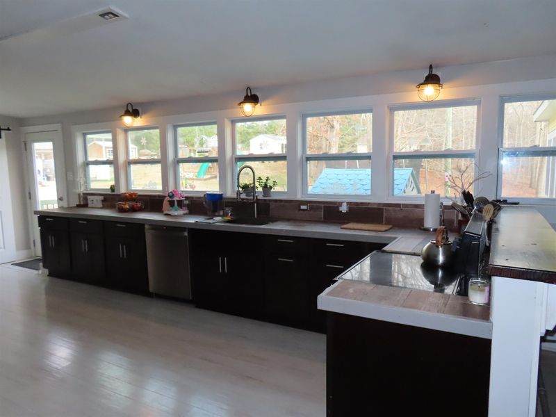 185 Dewar St, Fuquay Varina, NC 27526