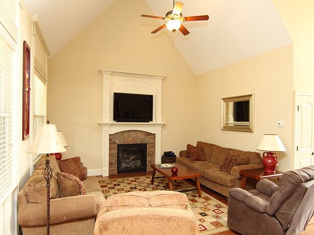 185 Rivers Edge Dr, Youngsville, NC 27596