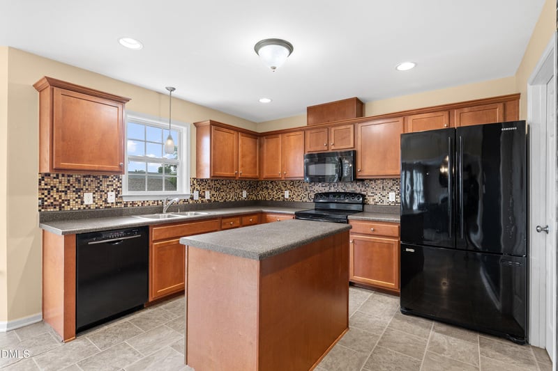 185 Snowberry Ln, Smithfield, NC 27577