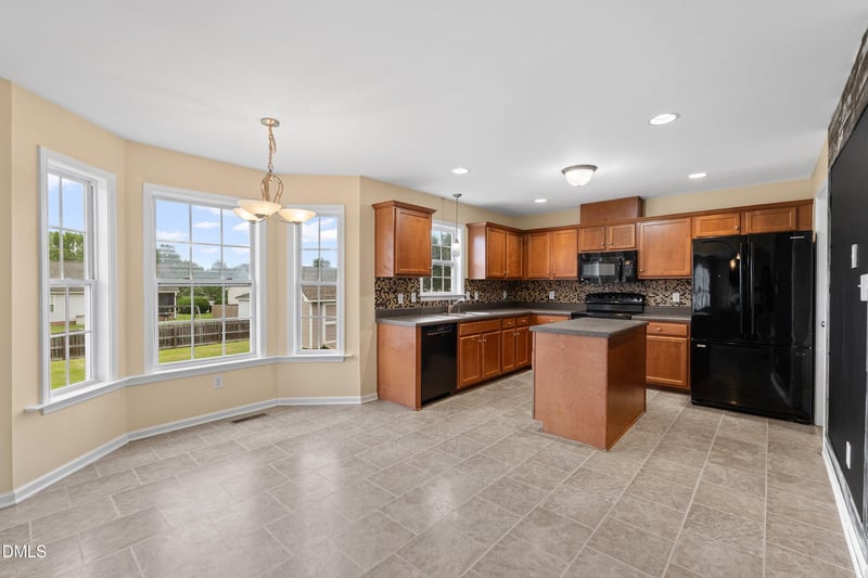 185 Snowberry Ln, Smithfield, NC 27577