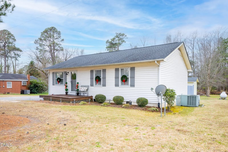 1854 Pope Rd, Dunn, NC 28334