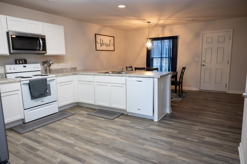 1856 Northside Dr, Burlington, NC 27217