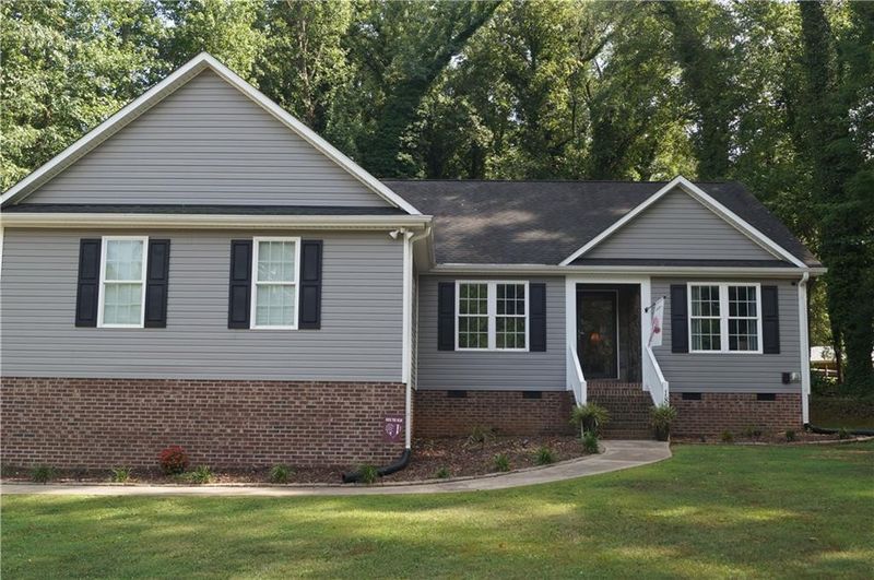 1858 Travis Ln, Burlington, NC 27217