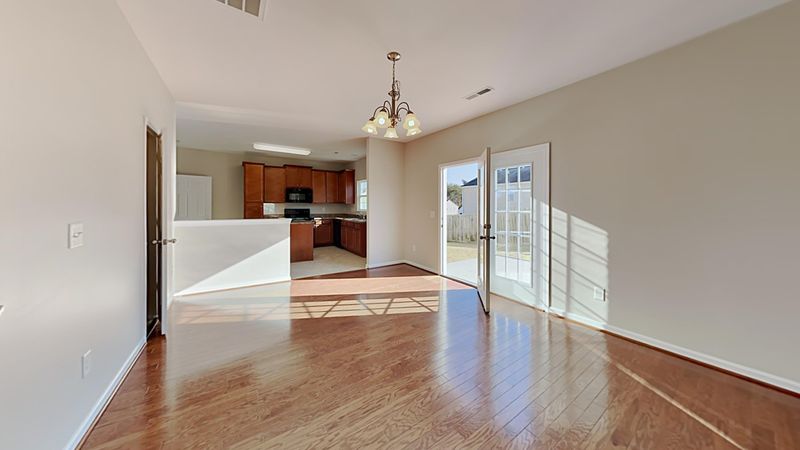 186 Sunflower Ct, Burlington, NC 27217