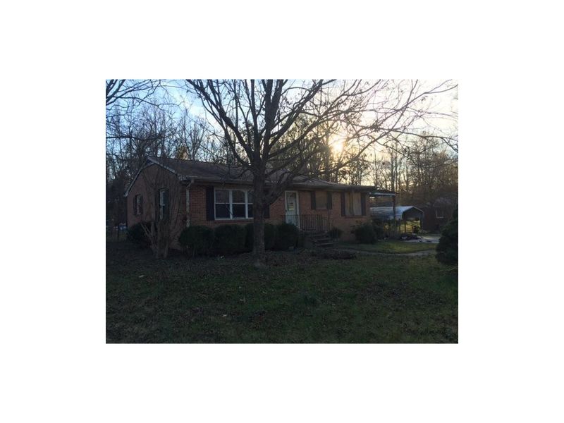1860 Robin Hood Dr, Burlington, NC 27217