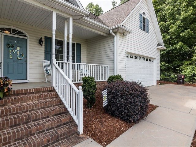 1868 Eller Dr, Burlington, NC 27215
