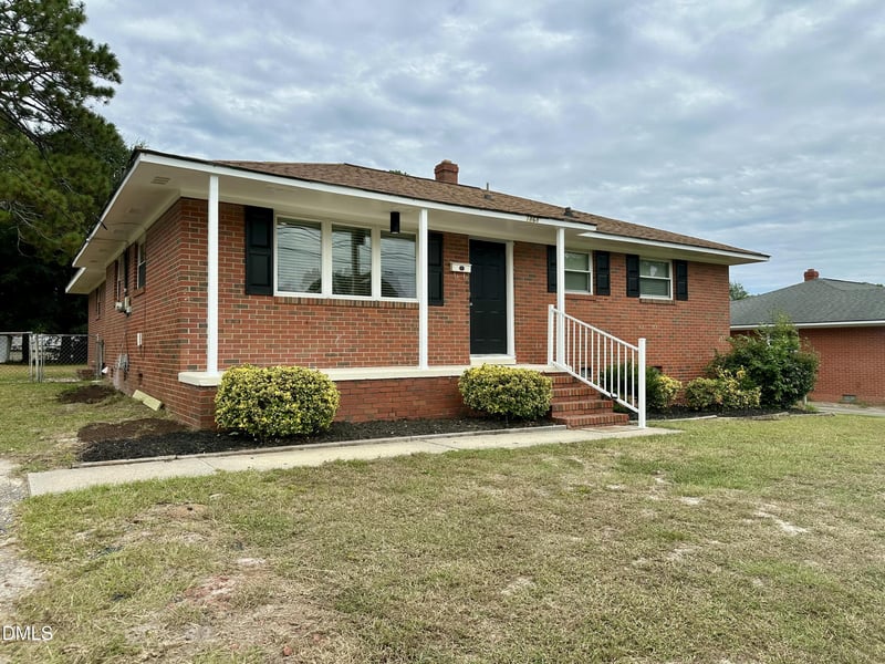 1868 Gola Dr, Fayetteville, NC 28301