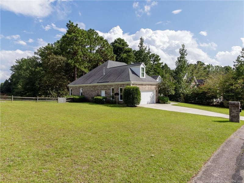 1876 Spiralwood Dr, Fayetteville, NC 28304