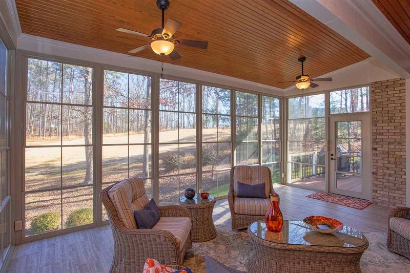 188 Davis Love, Chapel Hill, NC 27517