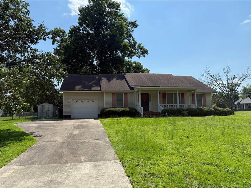 1886 Windlock Dr, Fayetteville, NC 28304