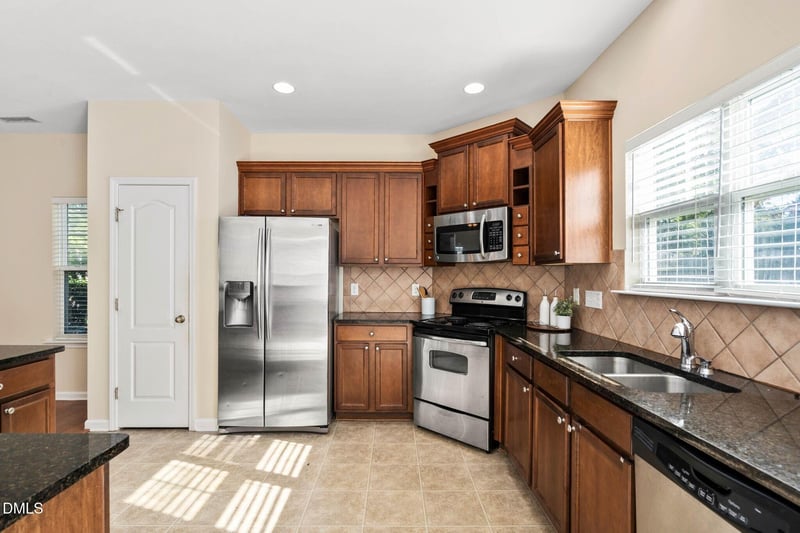 1894 Landstrom Ln, Fuquay Varina, NC 27526