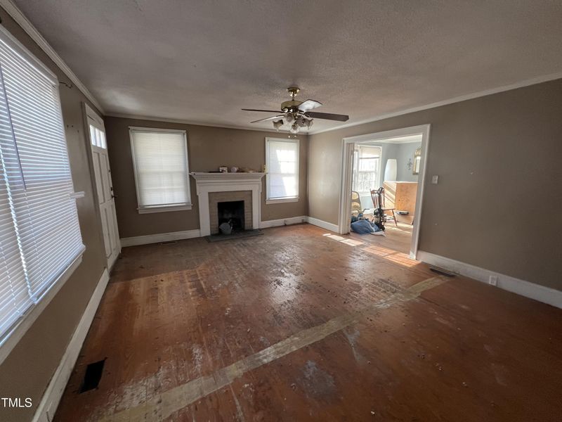 19-21 W Waddell Dr, Smithfield, NC 27577