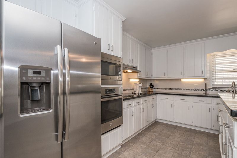 19 Atkins Rd, Fuquay Varina, NC 27526