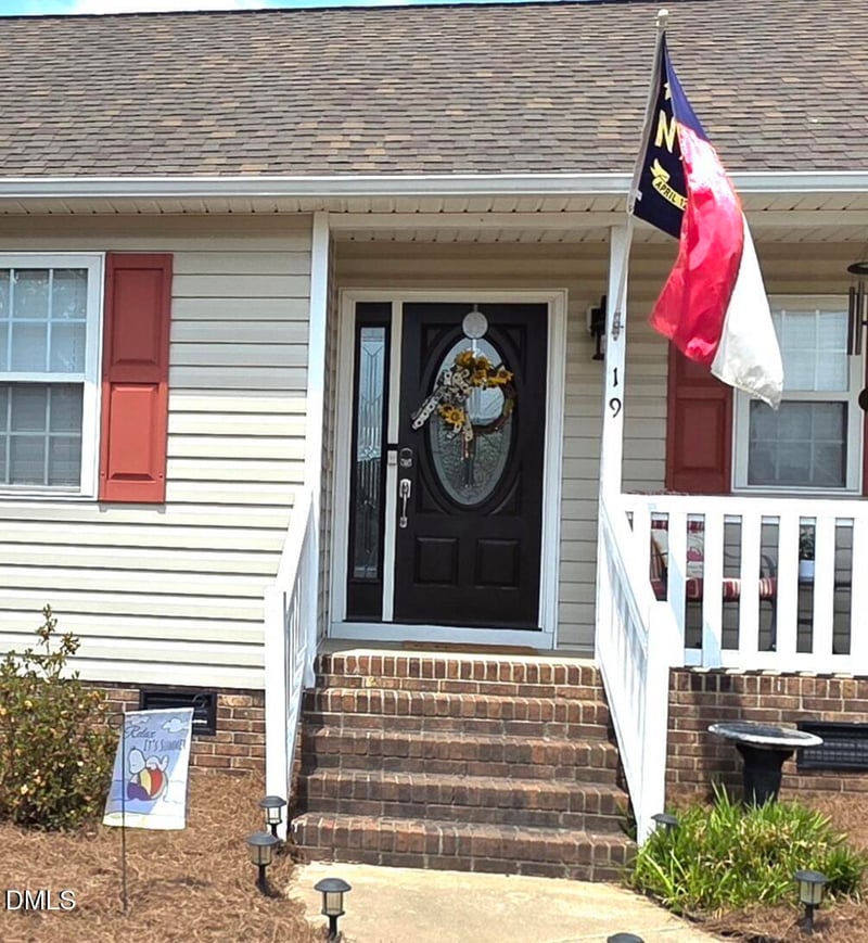 19 Atlantic Ave, Benson, NC 27504