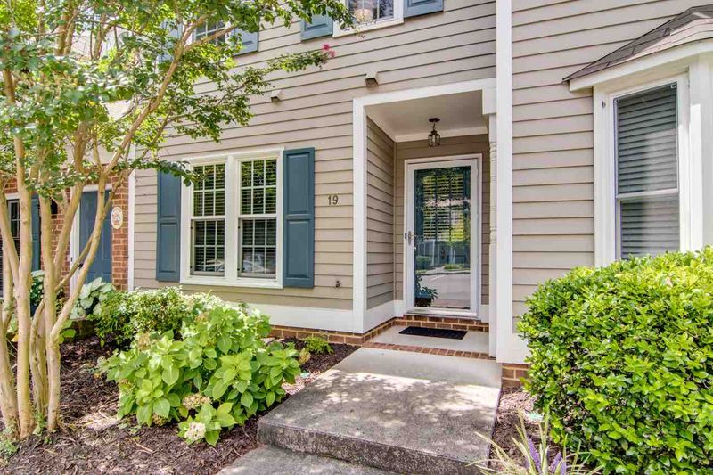 19 Forest Oaks Dr, Durham, NC 27705