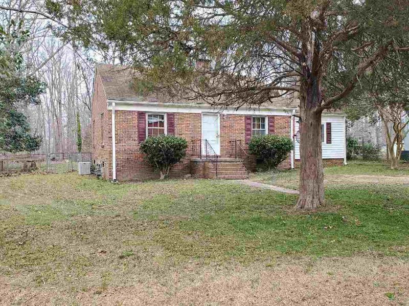 19 Hawthorne Dr, Durham, NC 27712