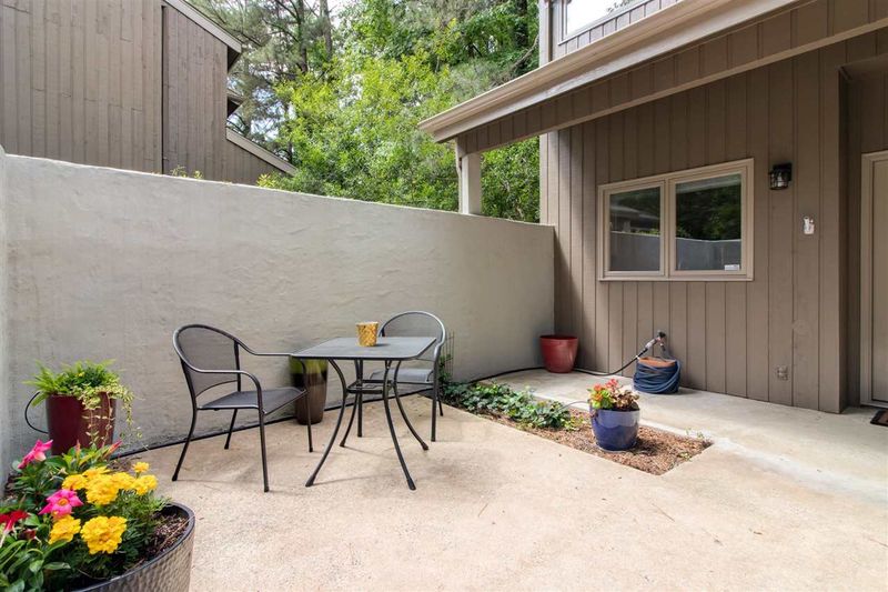 19 Vauxhall Pl, Chapel Hill, NC 27517