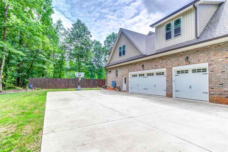 190 Deer Ridge Dr, Selma, NC 27576