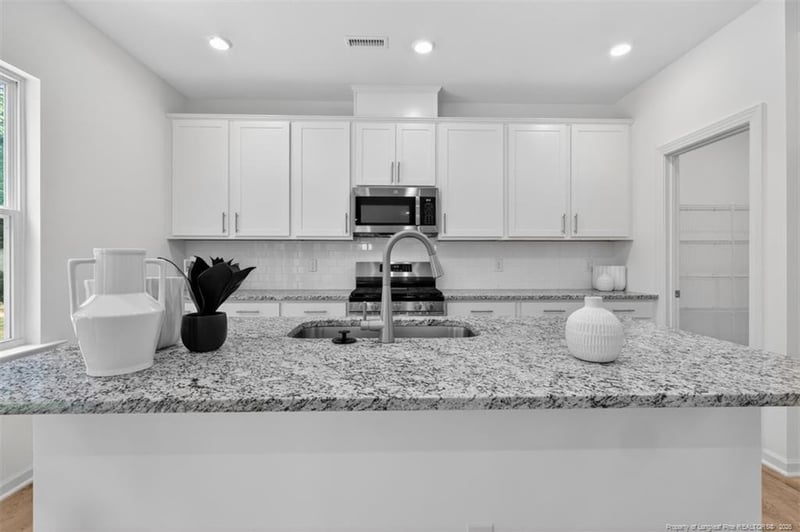 190 Hickory Grove Dr, Sanford, NC 27330