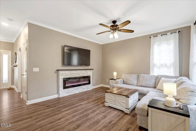 190 Woodcroft Dr, Youngsville, NC 27596