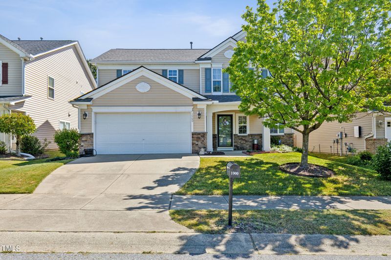 1900 Devonridge Dr, Fuquay Varina, NC 27526