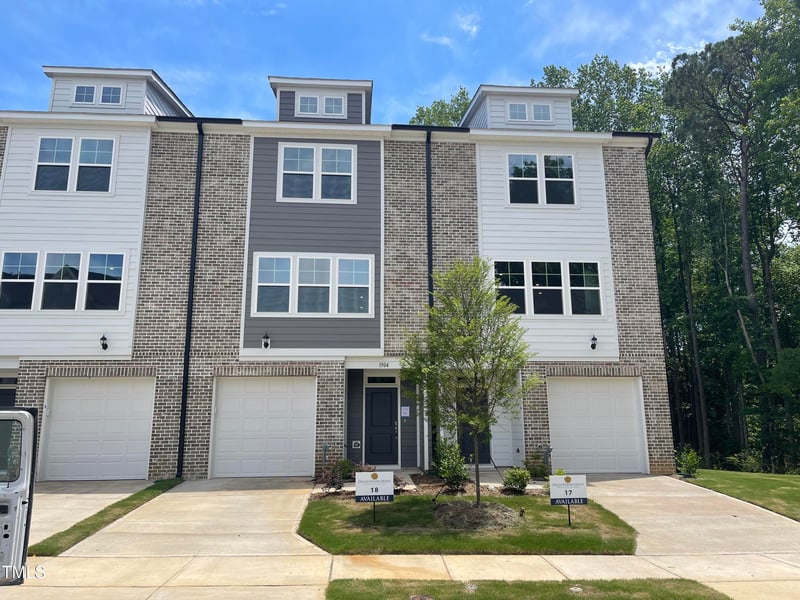 1900 Fishamble St, Fuquay Varina, NC 27526